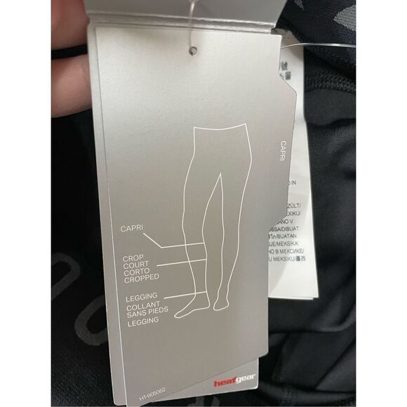 NWT Under Armour Black Compression Heatgear Athletic Capri Leggings Size Small - Picture 6 of 12